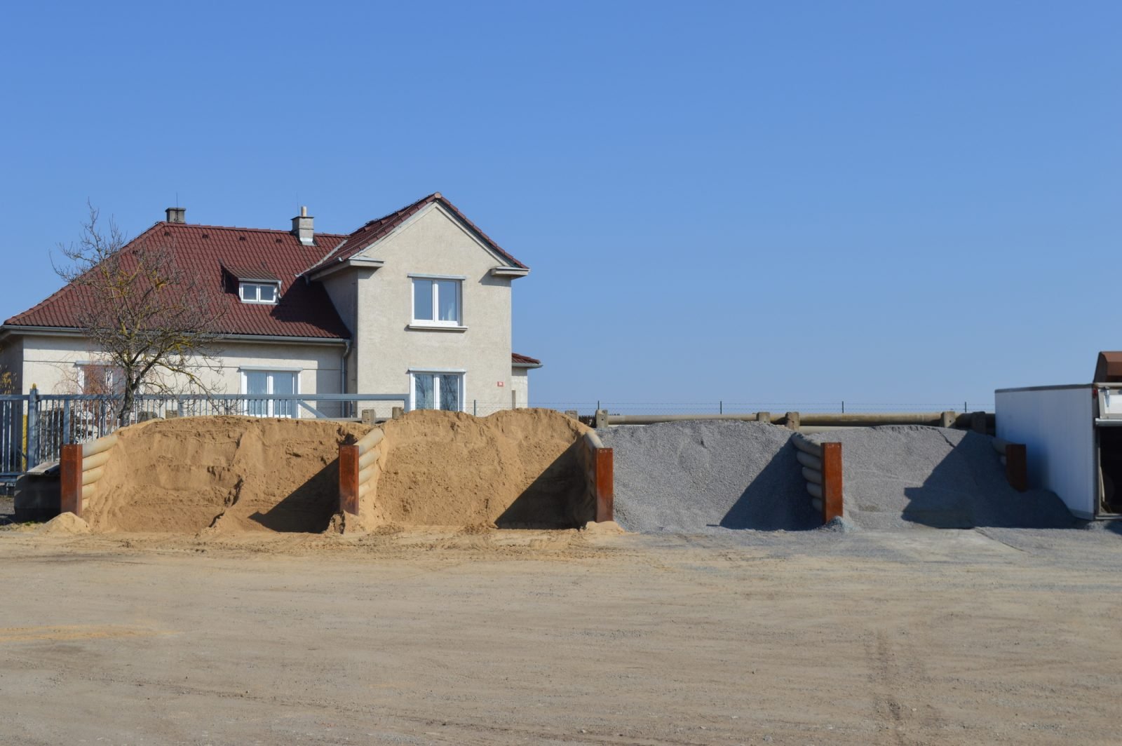 Písky, drtě, kamenivo